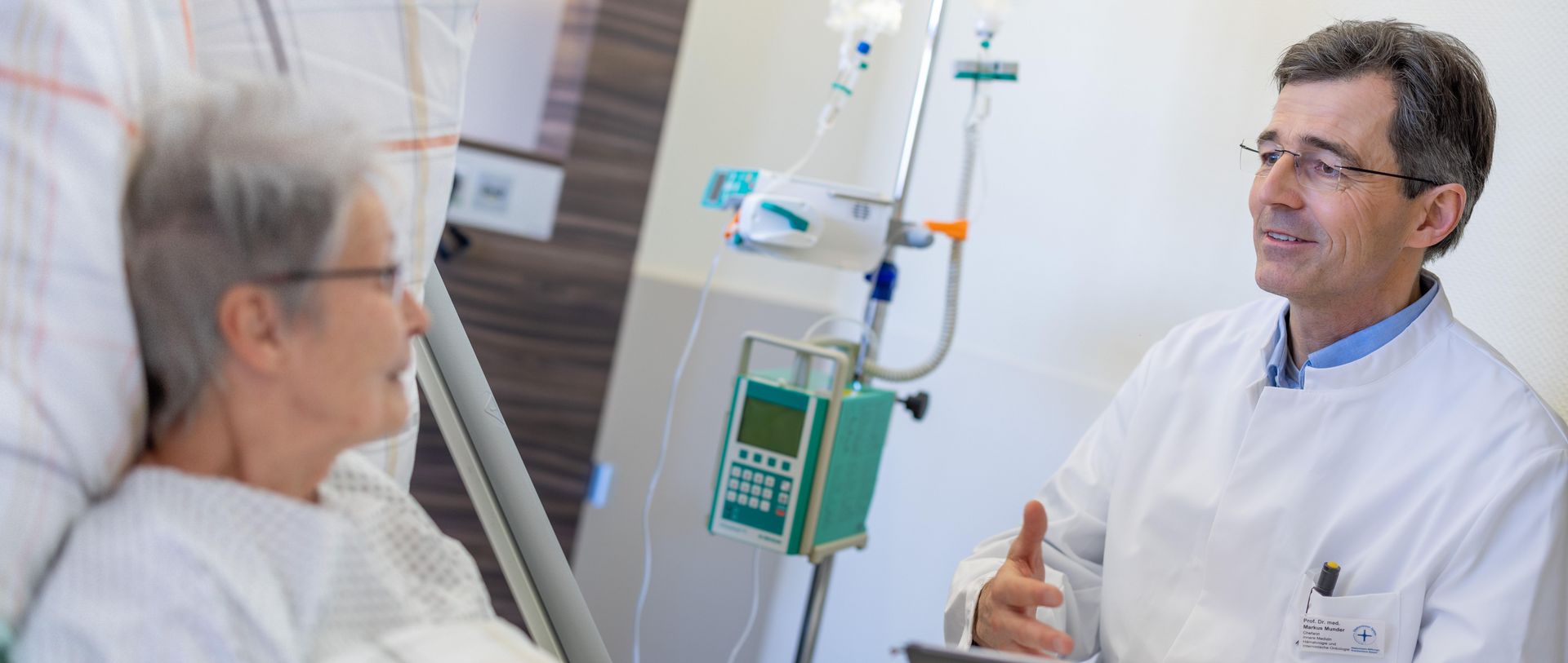 Arzt berät Patientin